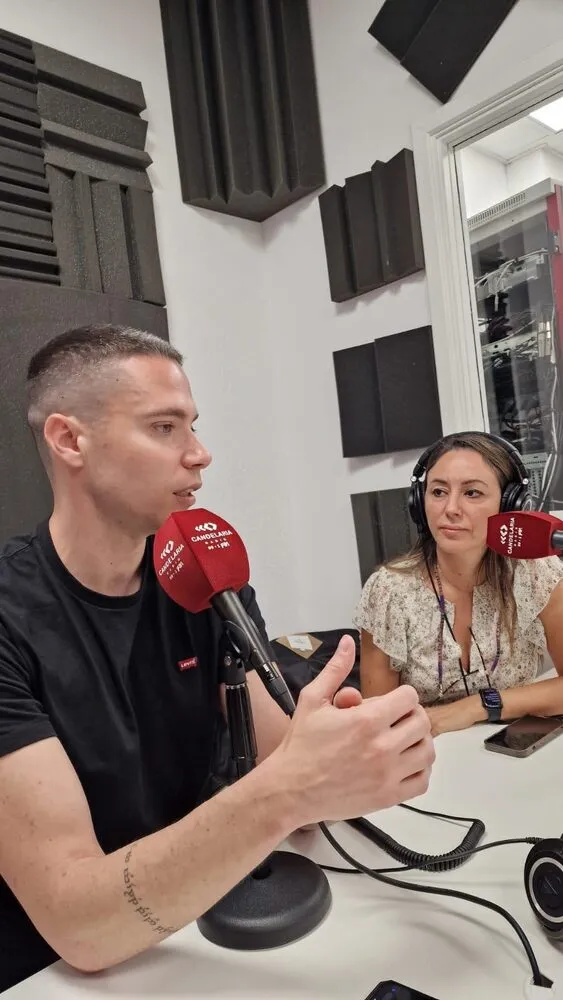 Jorge Pastor durante una entrevista de radio